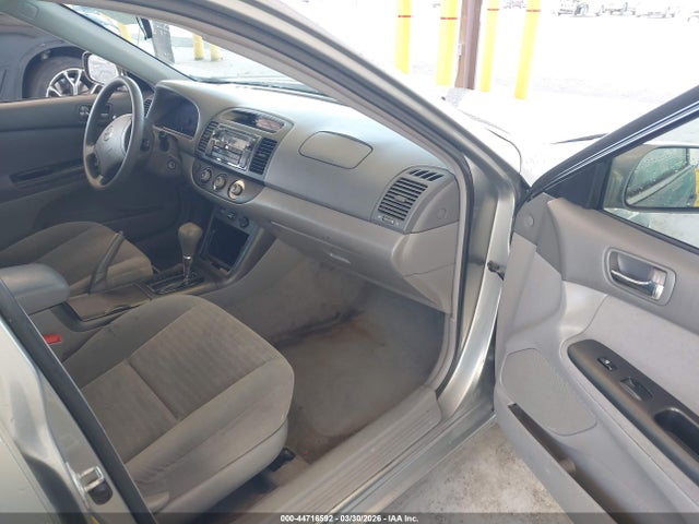 2005 TOYOTA CAMRY 4T1BE30K75U952017 Photo 4