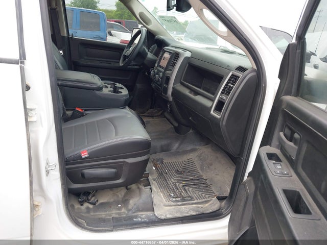 1C6RR7KG7RS130351 RAM 1500 Classic Tradesman 4x4 5&#039;7 Box
