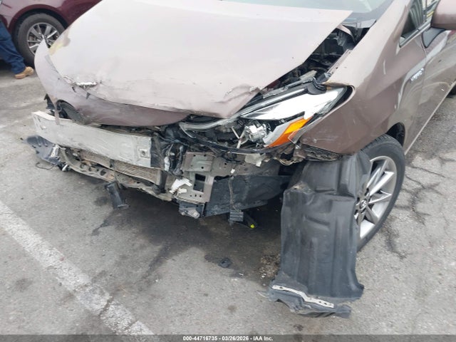 JTDZN3EU3HJ073343 Toyota Prius V Five