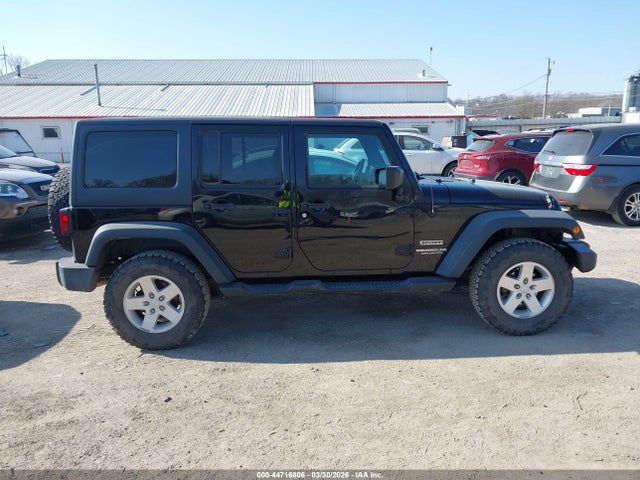 1C4BJWDG6HL515756 Jeep Wrangler Unlimited Sport 4x4