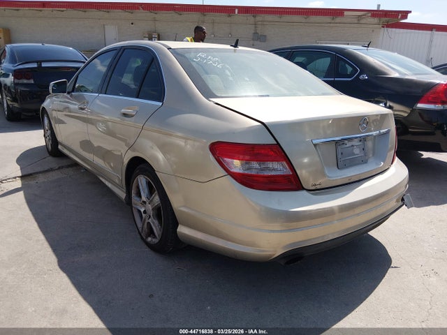 2011 MERCEDES-BENZ C 300 WDDGF5EB9BF632442 Photo 2