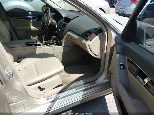 2011 MERCEDES-BENZ C 300 WDDGF5EB9BF632442 Photo 4