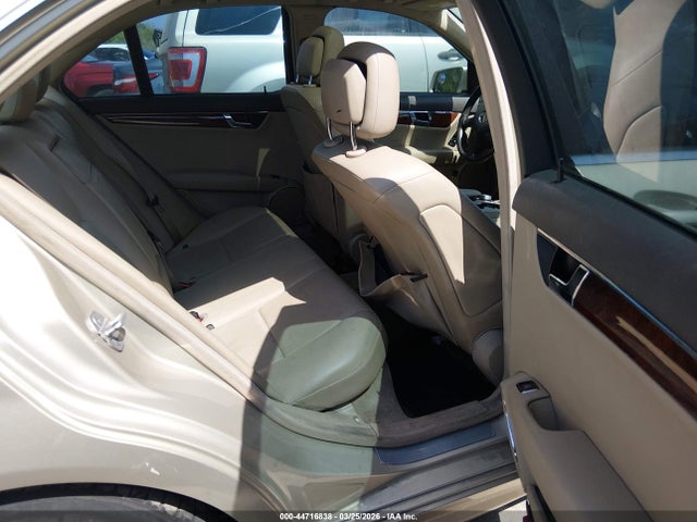 2011 MERCEDES-BENZ C 300 WDDGF5EB9BF632442 Photo 7
