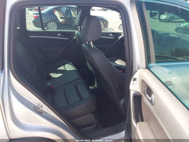 WVGAV7AXXGW021421 Volkswagen Tiguan R-line