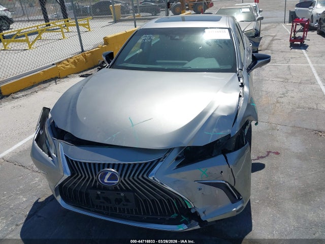 58AEA1C13MU006827 Lexus Es 300h Luxury