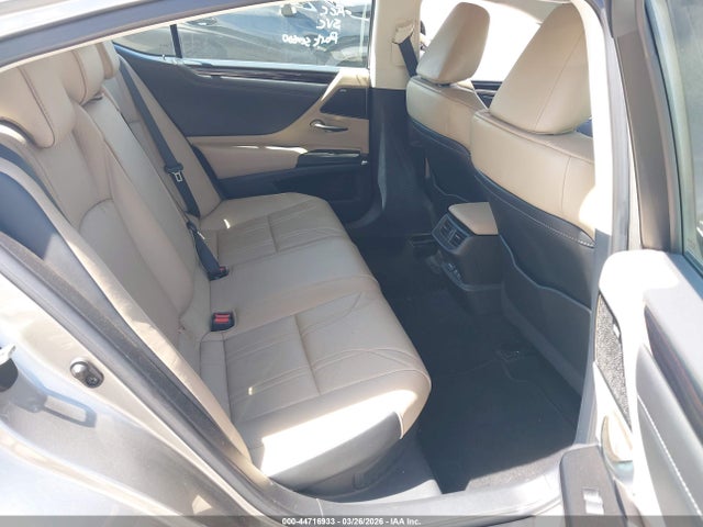 58AEA1C13MU006827 Lexus Es 300h Luxury