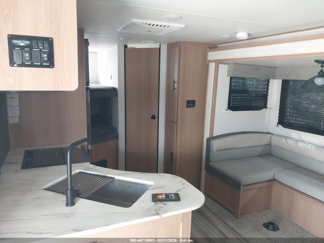 Prime Time Travel Trailer 2022 5ZT2AVNBXNB933007 Image 8