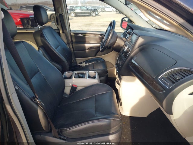 44717155 :رقم المزاد ، 2A4RR8DG4BR619299 vin ، 2011 Chrysler Town & Country Touring-l مزاد بيع