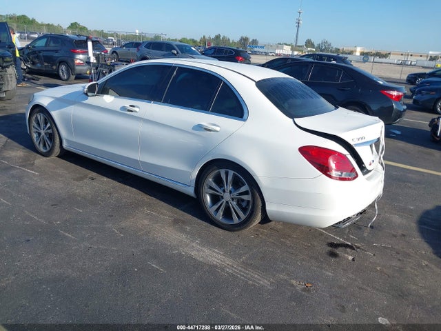 2015 MERCEDES-BENZ C 300 55SWF4JB1FU071572 Photo 2