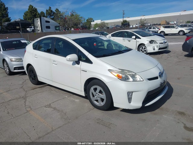 Toyota Prius Two 2015 JTDKN3DUXF0446092 главное изображение