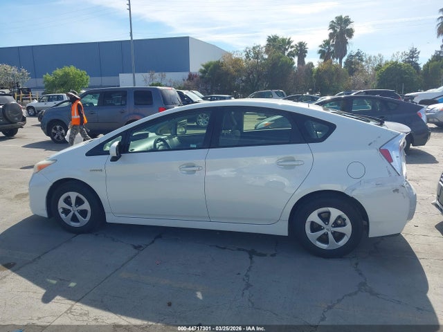 Toyota Prius Two 2015 JTDKN3DUXF0446092 Image 14
