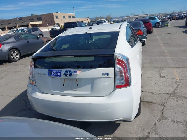 Toyota Prius Two 2015 JTDKN3DUXF0446092 Image 16