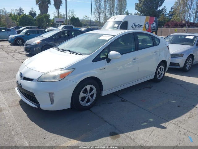 Toyota Prius Two 2015 JTDKN3DUXF0446092 Image 2
