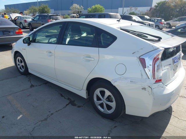 Toyota Prius Two 2015 JTDKN3DUXF0446092 Image 3