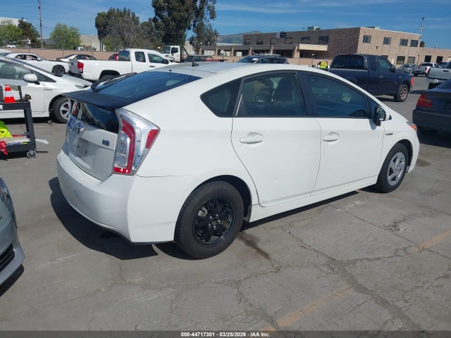 Toyota Prius Two 2015 JTDKN3DUXF0446092 Image 4