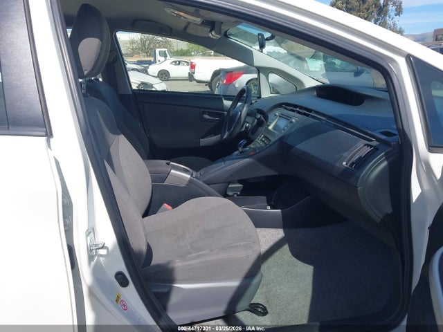 Toyota Prius Two 2015 JTDKN3DUXF0446092 Image 5