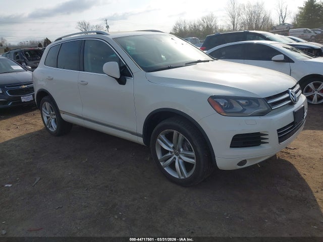 2011 VOLKSWAGEN TOUAREG WVGFK9BP1BD003872