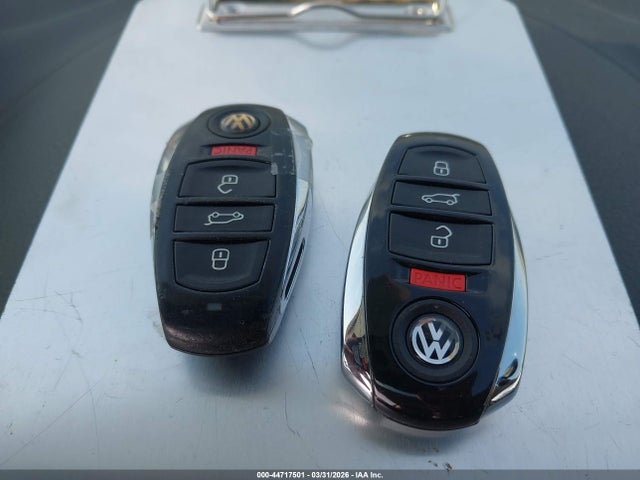 2011 VOLKSWAGEN TOUAREG WVGFK9BP1BD003872 Photo 10