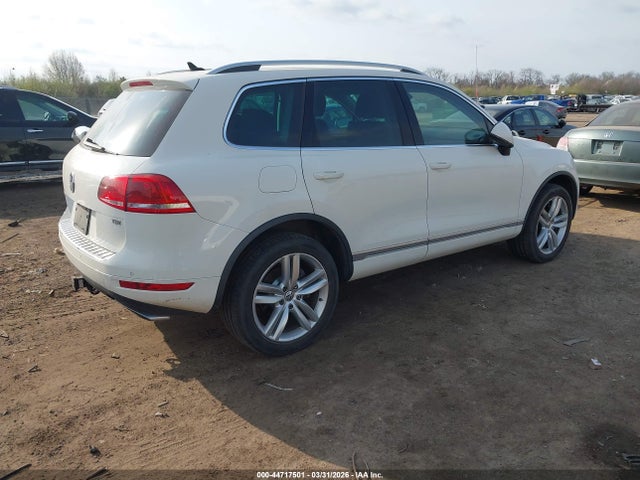 2011 VOLKSWAGEN TOUAREG WVGFK9BP1BD003872 Photo 3