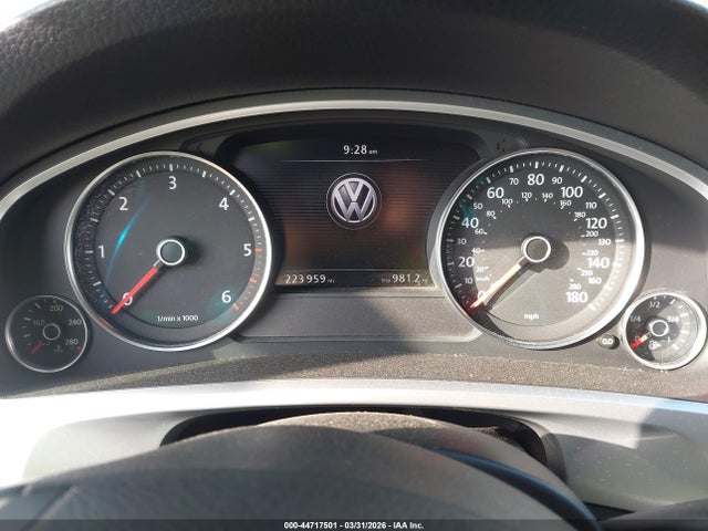 2011 VOLKSWAGEN TOUAREG WVGFK9BP1BD003872 Photo 6