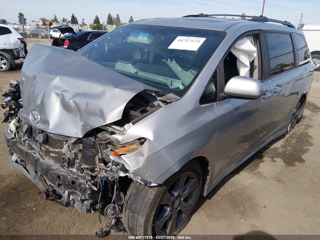 Toyota Sienna Se 8 Passenger 2015 5TDXK3DC4FS571401 Image 2