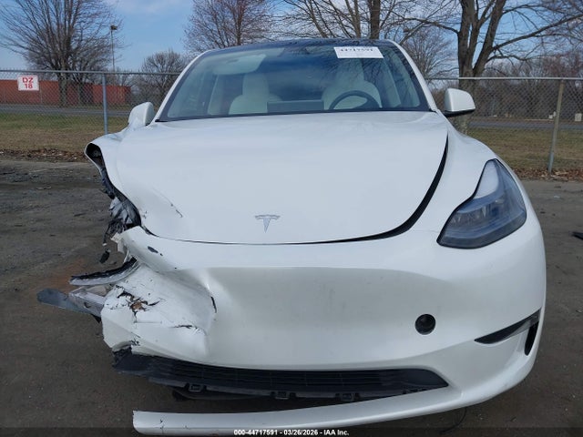 Продажа на аукционе авто 2024 Tesla Model Y Long Range Single Motor Rear-wheel Drive/rwd, vin: 7SAYGDED3RF158528, номер лота: 44717591