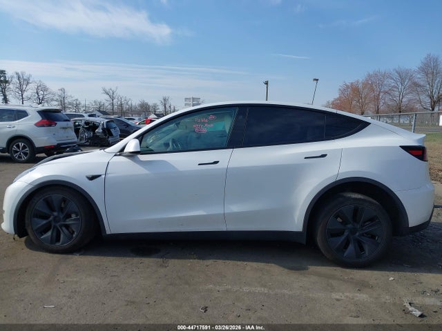 Продажа на аукционе авто 2024 Tesla Model Y Long Range Single Motor Rear-wheel Drive/rwd, vin: 7SAYGDED3RF158528, номер лота: 44717591