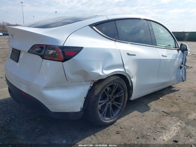 Продажа на аукционе авто 2024 Tesla Model Y Long Range Single Motor Rear-wheel Drive/rwd, vin: 7SAYGDED3RF158528, номер лота: 44717591