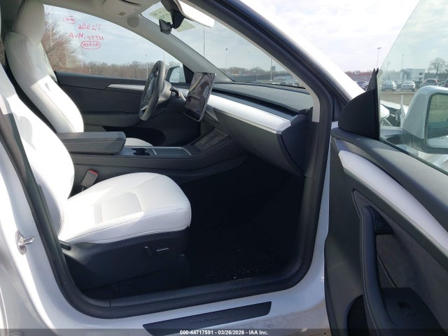 Продажа на аукционе авто 2024 Tesla Model Y Long Range Single Motor Rear-wheel Drive/rwd, vin: 7SAYGDED3RF158528, номер лота: 44717591