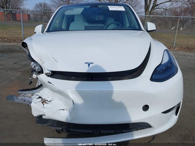 Продажа на аукционе авто 2024 Tesla Model Y Long Range Single Motor Rear-wheel Drive/rwd, vin: 7SAYGDED3RF158528, номер лота: 44717591