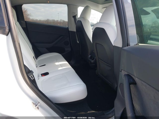 Продажа на аукционе авто 2024 Tesla Model Y Long Range Single Motor Rear-wheel Drive/rwd, vin: 7SAYGDED3RF158528, номер лота: 44717591