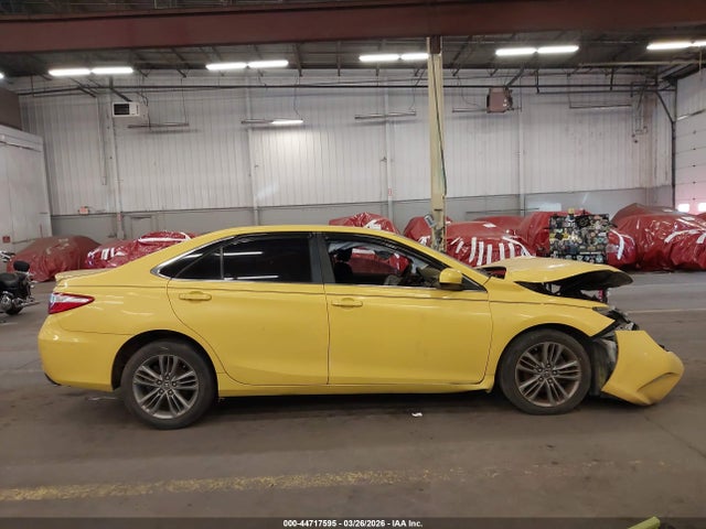 44717595 :رقم المزاد ، 4T1BF1FK8FU497978 vin ، 2015 Toyota Camry Se مزاد بيع