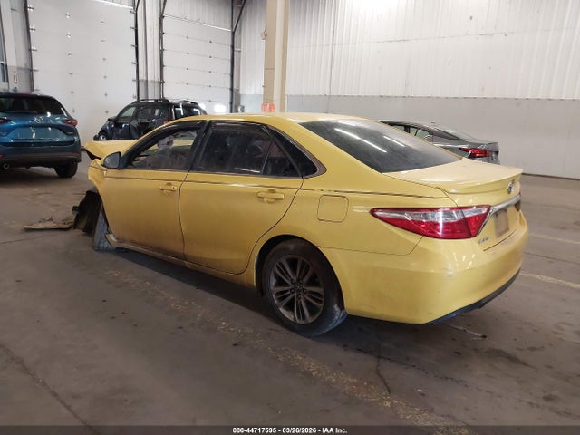 44717595 :رقم المزاد ، 4T1BF1FK8FU497978 vin ، 2015 Toyota Camry Se مزاد بيع