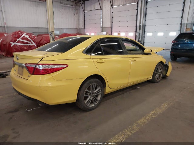 44717595 :رقم المزاد ، 4T1BF1FK8FU497978 vin ، 2015 Toyota Camry Se مزاد بيع