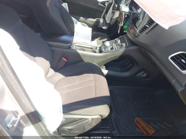 44717805 :رقم المزاد ، 1C3CCCAB5FN691404 vin ، 2015 Chrysler 200 Limited مزاد بيع