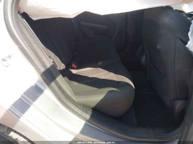 44717805 :رقم المزاد ، 1C3CCCAB5FN691404 vin ، 2015 Chrysler 200 Limited مزاد بيع