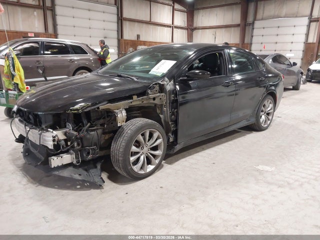 2015 Chrysler 200 S მანქანა იყიდება აუქციონზე, vin: 1C3CCCBB7FN596454, აუქციონის ნომერი: 44717819