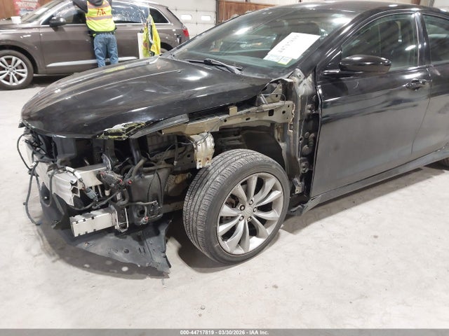 2015 Chrysler 200 S მანქანა იყიდება აუქციონზე, vin: 1C3CCCBB7FN596454, აუქციონის ნომერი: 44717819