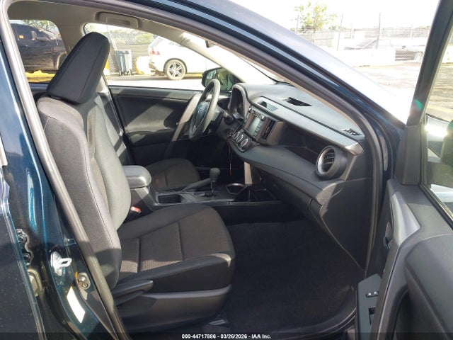 JTMZFREV9HJ711667 Toyota RAV4 LE