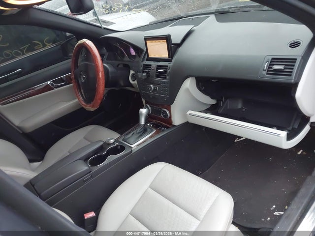 44717954 :رقم المزاد ، WDDGF8BB4BF527569 vin ، 2011 Mercedes-benz C 300 Luxury 4matic/sport 4matic مزاد بيع