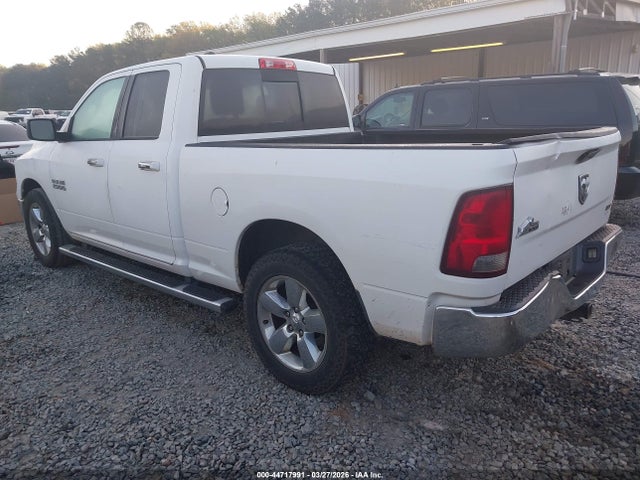 2015 RAM 1500 1C6RR6GG3FS577290 Photo 2