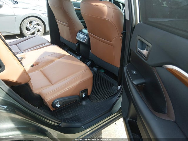5TDDZRFH7KS928008 Toyota Highlander Limited Platinum