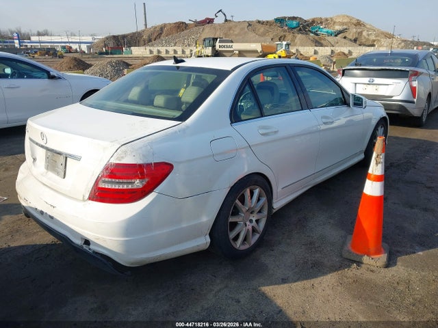Продаж на аукціоні авто 2014 Mercedes-benz C 250 Sport, vin: WDDGF4HB0EA934760, номер лоту: 44718216