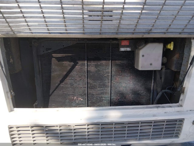 44718248 :رقم المزاد ، 4UZ6XJCAXYCF86554 vin ، 2000 Freightliner Chassis X Line Motor Home مزاد بيع
