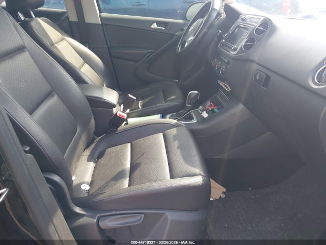 44718327 :رقم المزاد ، WVGAV7AX5HK020217 vin ، 2017 Volkswagen Tiguan مزاد بيع
