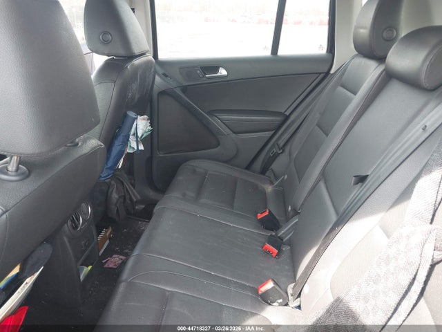 44718327 :رقم المزاد ، WVGAV7AX5HK020217 vin ، 2017 Volkswagen Tiguan مزاد بيع