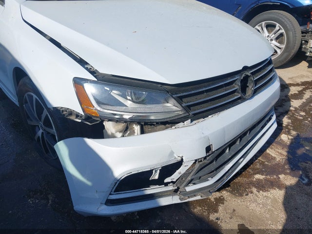 44718365 :رقم المزاد ، 3VWDB7AJ1HM312037 vin ، 2017 Volkswagen Jetta 1.4t Se مزاد بيع
