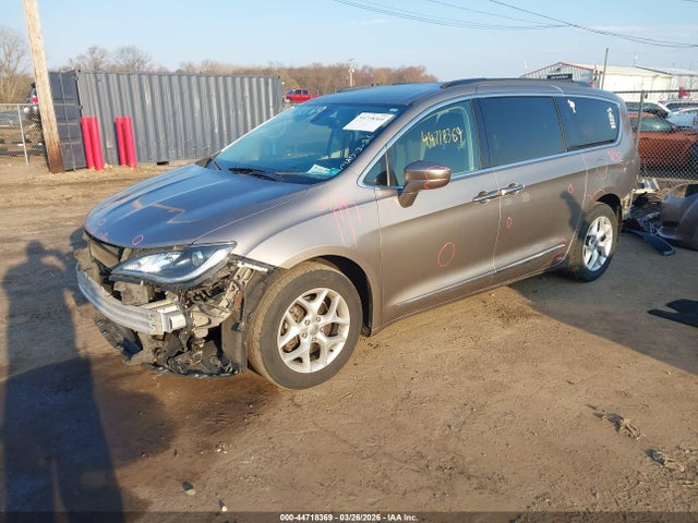 2017 Chrysler Pacifica Touring-l მანქანა იყიდება აუქციონზე, vin: 2C4RC1BG6HR587658, აუქციონის ნომერი: 44718369