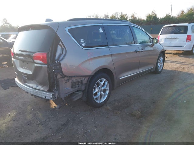 2017 Chrysler Pacifica Touring-l მანქანა იყიდება აუქციონზე, vin: 2C4RC1BG6HR587658, აუქციონის ნომერი: 44718369