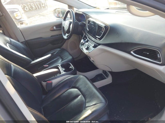 2017 Chrysler Pacifica Touring-l მანქანა იყიდება აუქციონზე, vin: 2C4RC1BG6HR587658, აუქციონის ნომერი: 44718369